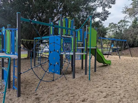 Henleys Hill Park Playground