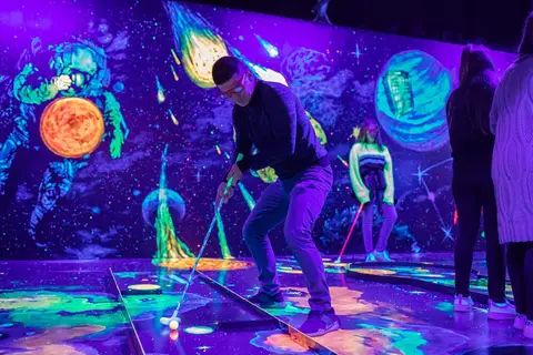 Glowing Rooms 3D Mini Golf