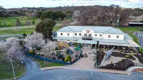 National Dinosaur Museum